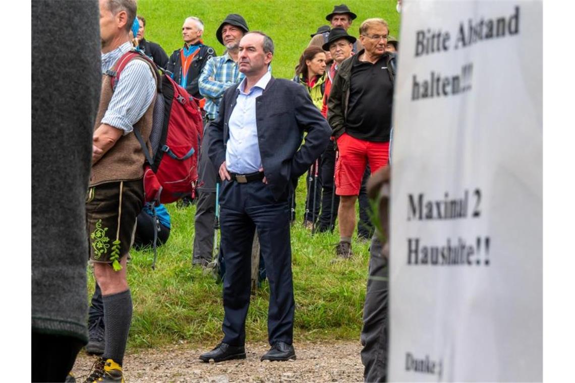CSU-Landesgruppenchef wirft Aiwanger Querdenker-Stil vor Der Streit zwischen Hubert Aiwanger und Politikern der CSU spitzt sich zu. Foto: Peter Kneffel/dpa