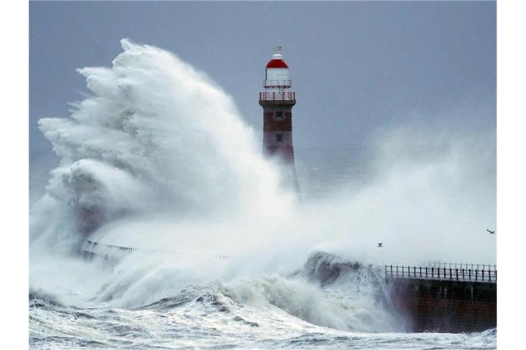 Der sturmumtoste Roker-Leuchtturm in Sunderland. Foto: Owen Humphreys/PA Wire/dpa