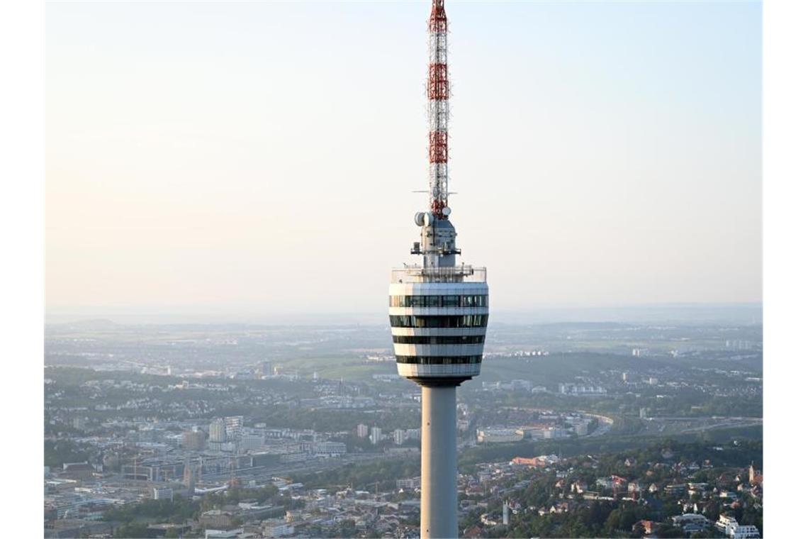 Land reicht Bewerbungen für Welterbe-Liste ein Der Stuttgarter Fernsehturm, aufgenommen aus einem Heißluftballon. Foto: Bernd Weissbrod/dpa/Archivbild