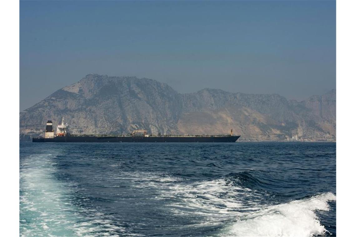 Der Supertanker „Grace 1“ fährt in den Gewässern von Gibraltar. Foto: Marcos Moreno/AP