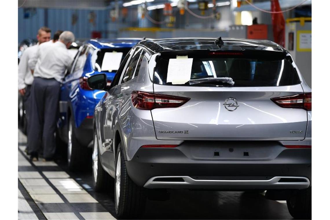Opel schrumpft deutsche Werke weiter Der SUV „Grandland X“ wird in Eisenach montiert: Opel plant laut „Wirtschaftswoche“ einen weiteren Jobabbau an seinen deutschen Standorten. Foto: Martin Schutt/zb/dpa