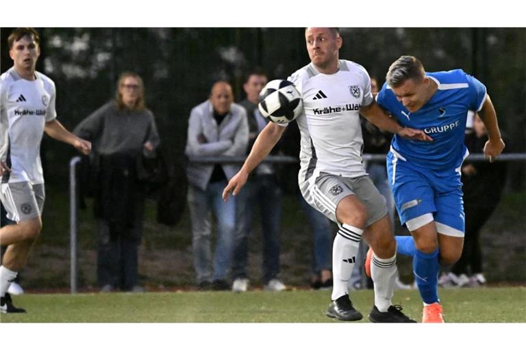 Der SV Kornwestheim, hier mit Marco Schwalb (rechts), hielt defensiv stark dagegen.