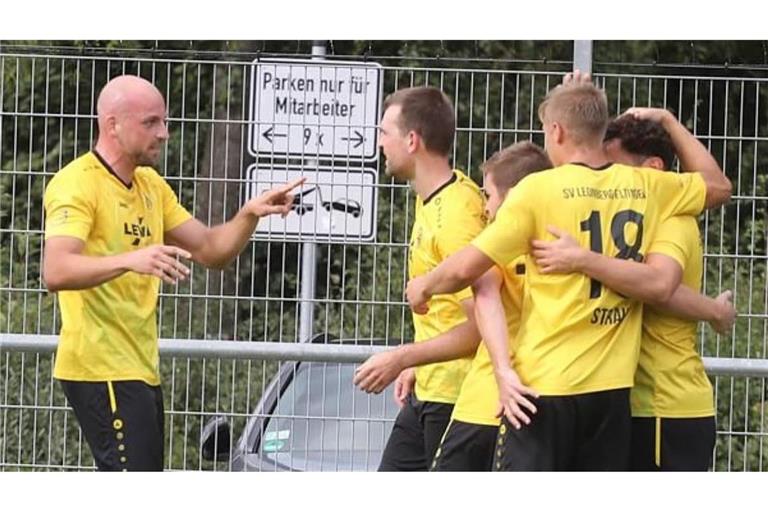 Der SV Leonberg/Eltingen mit Patrik Hofmann (li.) will in dieser Saison regelmäßig auf einem Nichtabstiegsplatz parken.