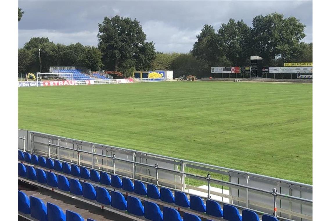 Absurder Pokal: Dorfclubs in großen, (fast) leeren Arenen