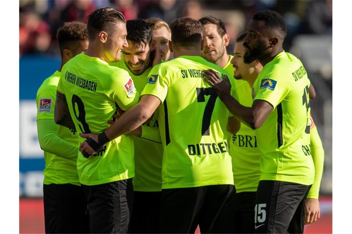 Der SV Wehen Wiesbaden besiegte den 1. FC Nürnberg mit 2:0. Foto: Daniel Karmann/dpa