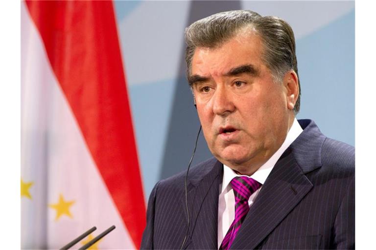 Der tadschikische Präsident Emomali Rachmon (Archiv). Tadschikistan erhebt unter Berufung auf ältere Karten Anspruch auf das Gebiet, in dem der wichtigste Zugang zu Trinkwasser für die Menschen in der kirgisischen Region Batken liegt. Foto: picture alliance / dpa