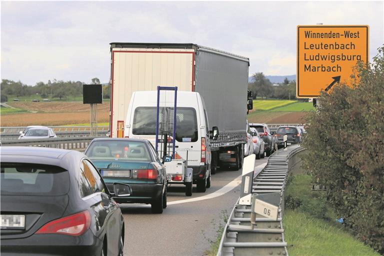 Der tägliche Stau bei Winnenden-West Leutenbach. Foto: G. Habermann