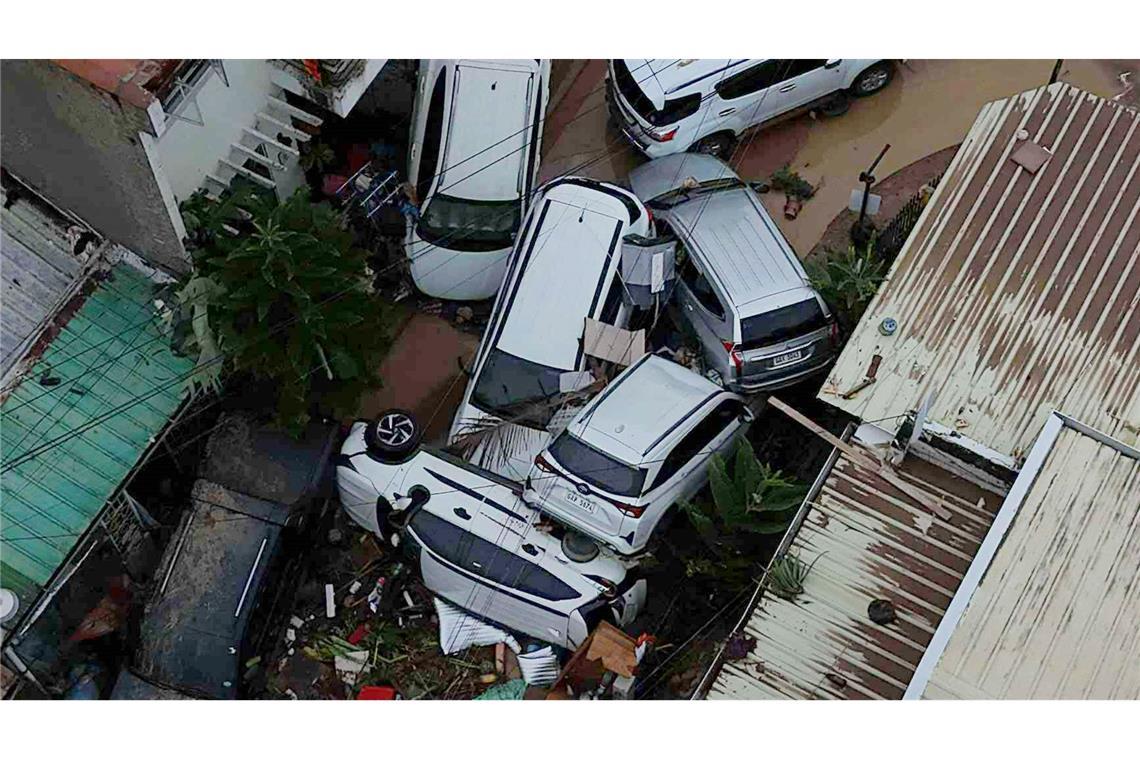 Der Taifun hatte mit heftigen Böen und starkem Regen gewütet.