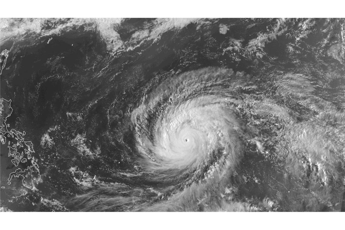 Supertaifun "Sinlaku" trifft US-Außengebiet mit voller Wucht