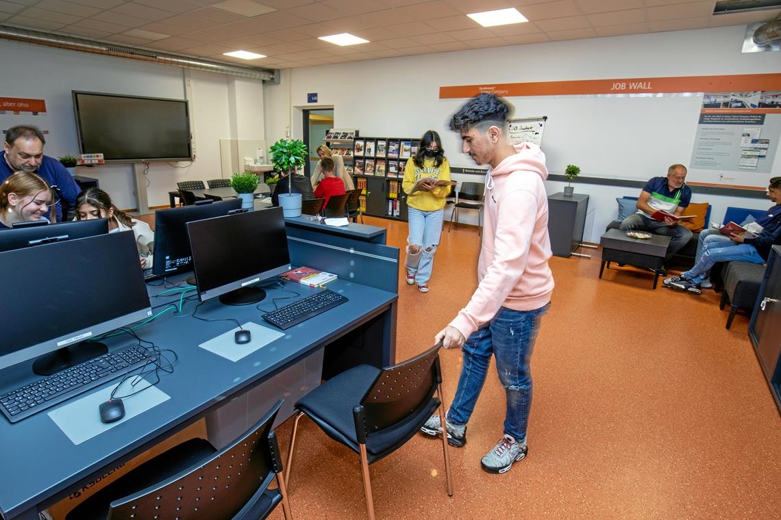 Ein Raum voller beruflicher Möglichkeiten Der Talent-Company-Raum in der Gemeinschaftsschule in der Taus in Backnang ist ganz der Berufsorientierung gewidmet. Foto: A. Becher