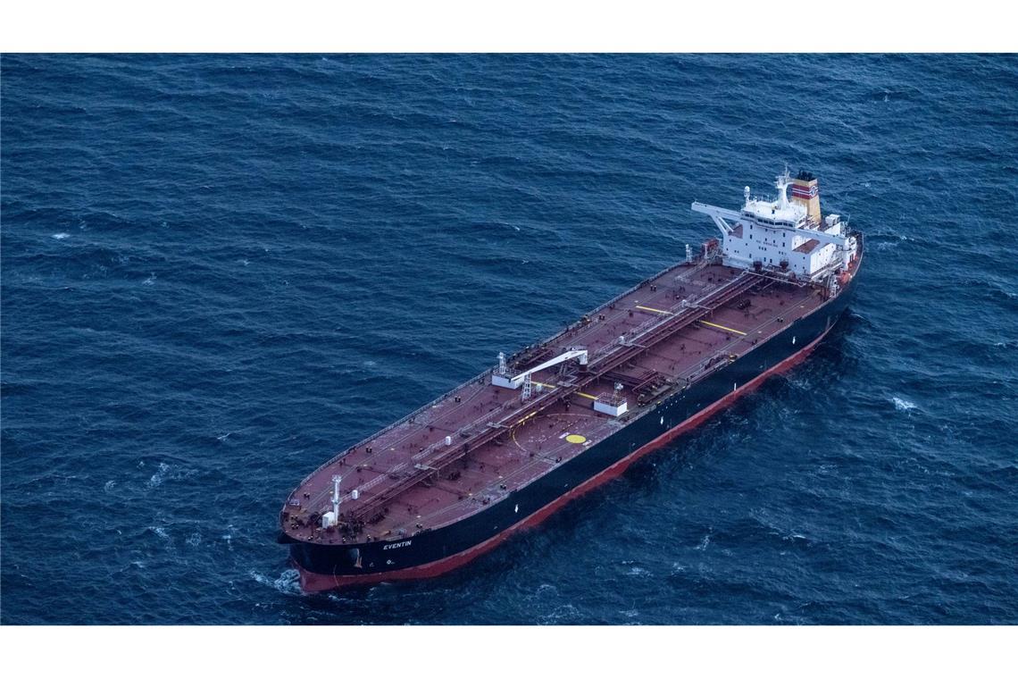 Einigung in Brüssel: EU verhängt neue Russland-Sanktionen Der Tanker "Eventin" ist eines der Schiffe, gegen die bereits EU-Sanktionen gelten. (Archivbild)