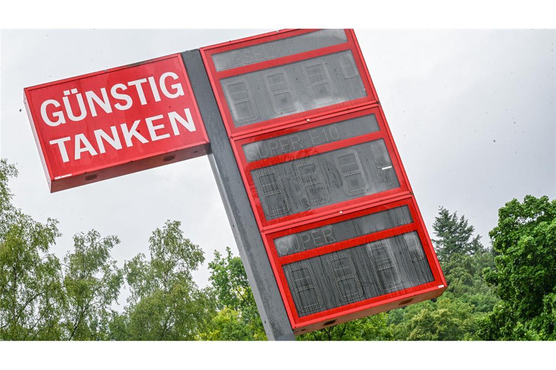 Monopolkommission sieht Millionenlücke beim Tankrabatt