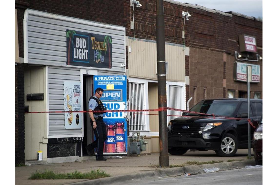 USA: Zwei Männer erschießen in einer Bar vier Menschen Der Tatort, der schrecklichen Tat: die Tequila KC Bar. Foto: Tammy Ljungblad/The Kansas City Star/AP/dpa