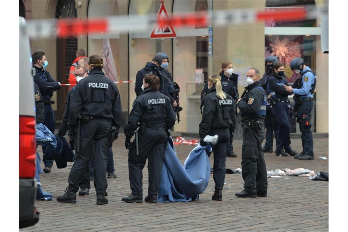 Amokfahrt von Trier - Anklage wegen fünffachen Mordes Der Tatort, eine Fußgängerzone in Trier: Die Menschen, die den Angriff überlebten, erlitten erhebliche Verletzungen unterschiedlicher Schwere. Foto: Harald Tittel/dpa