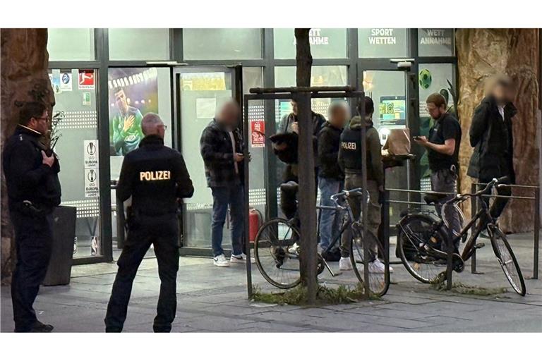 Der Tatort liegt mitten in der Innenstadt.