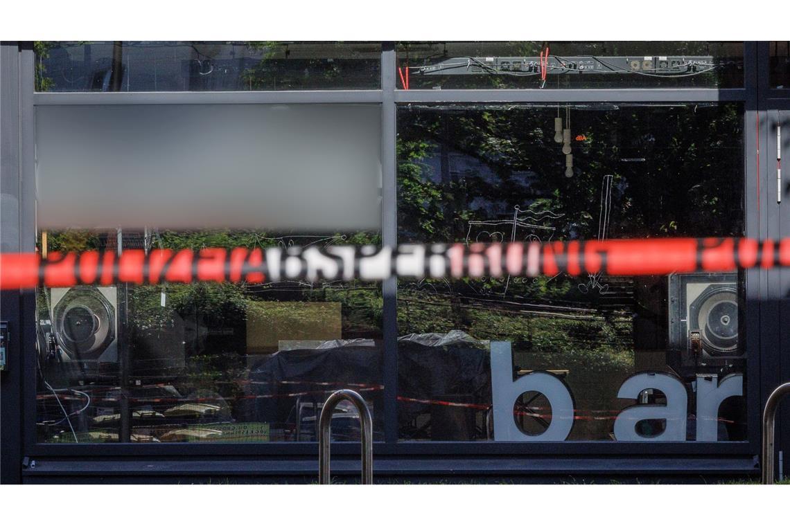 Angriff vor Bar in Bielefeld: Was wir wissen - und was nicht Der Tatverdächtige hatte vor einer Bar mehrere Menschen angegriffen und verletzt.