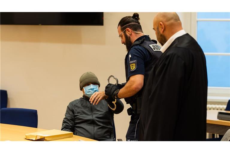 Der Tatverdächtige soll einen 38-jährigen nach einem Streit erschossen und den Toten Tage später  mit einer Machete in mehrere Teile zerleg haben.