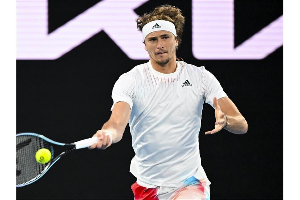 Melbourne: Tennis-Olympiasieger Zverev erreicht Runde zwei Der Tennisprofi Alexander Zverev bezwingt im deutschen Duell in der ersten Runde bei den Australian Open Daniel Altmaier. Foto: Dave Hunt/AAP/dpa