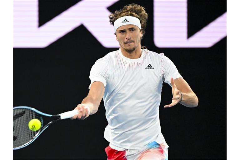 Der Tennisprofi Alexander Zverev bezwingt im deutschen Duell in der ersten Runde bei den Australian Open Daniel Altmaier. Foto: Dave Hunt/AAP/dpa