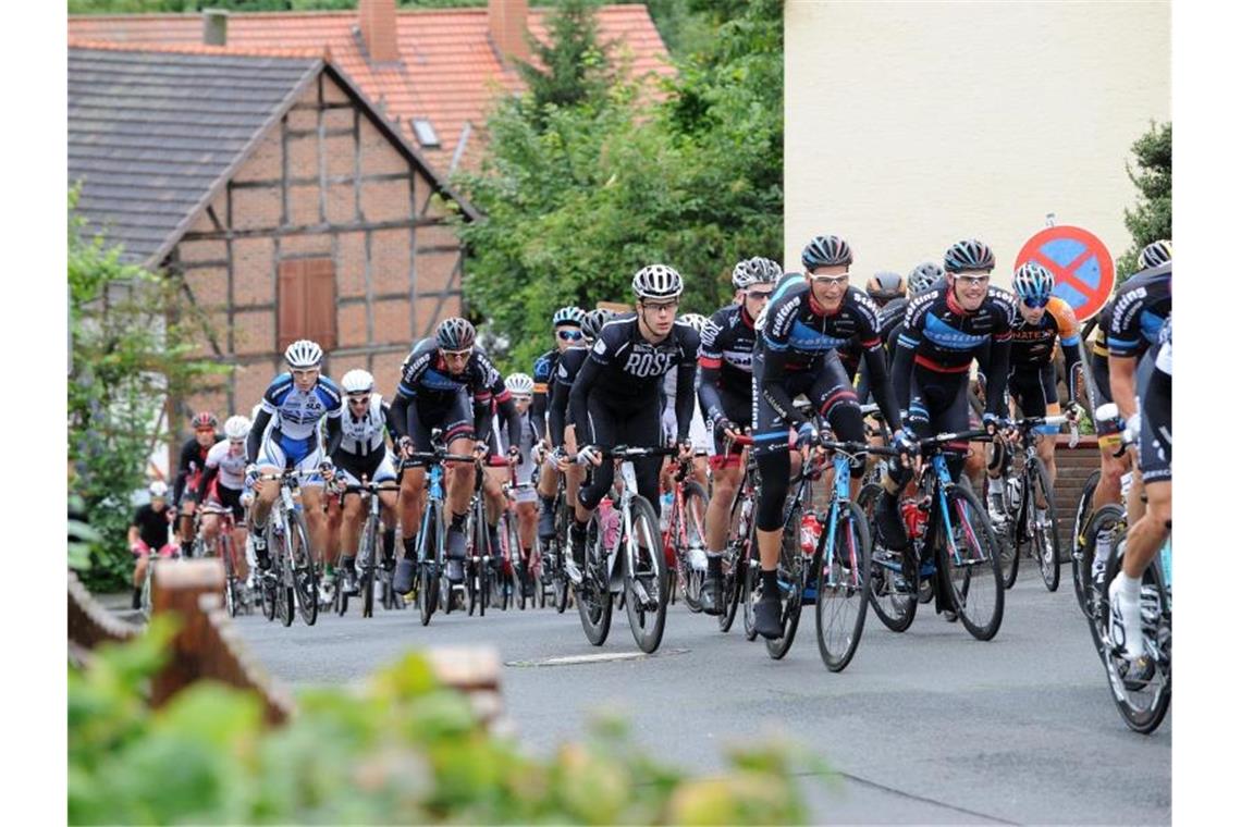 Corona bedroht den Sport: Was kann noch wie stattfinden? Der Termin für die deutschen Meisterschaften muss wohl wieder verschoben werden. Foto: Uwe Zucchi/dpa