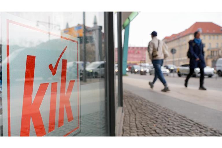 Der Textildiscounter schließt in Deutschland rund 150 Filialen.