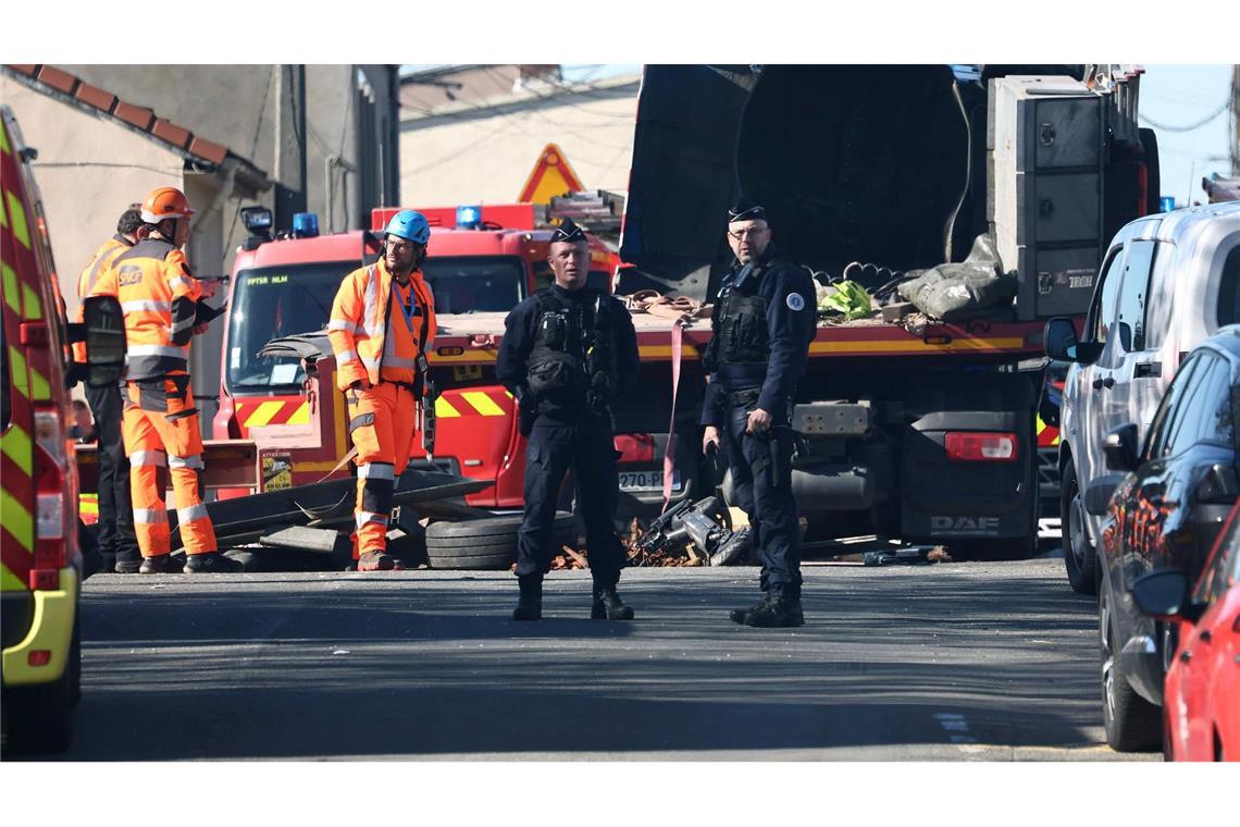 Der TGV hat auf einem Bahnübergang den Anhänger eines Lastzugs gerammt.