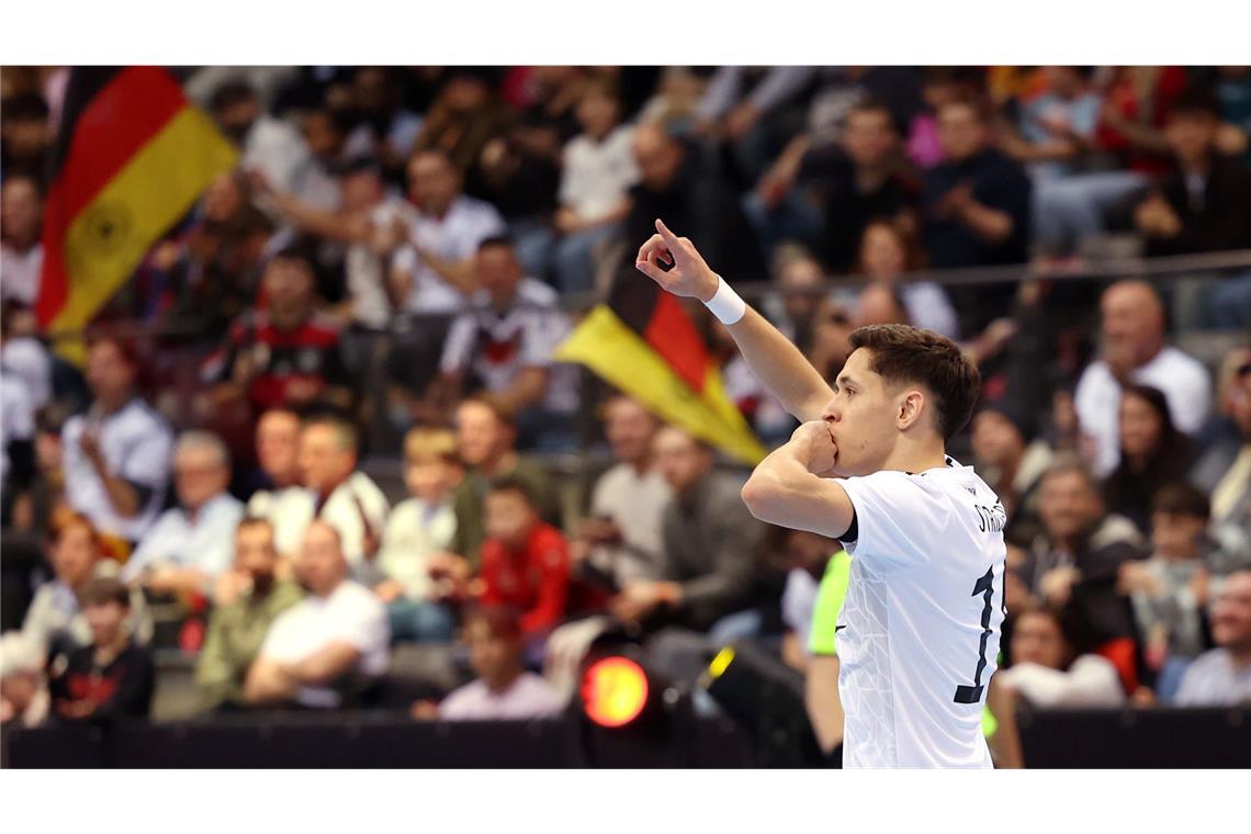 Der Torschütze zum 1:1: Pedro Strickert freut sich über den Ausgleich