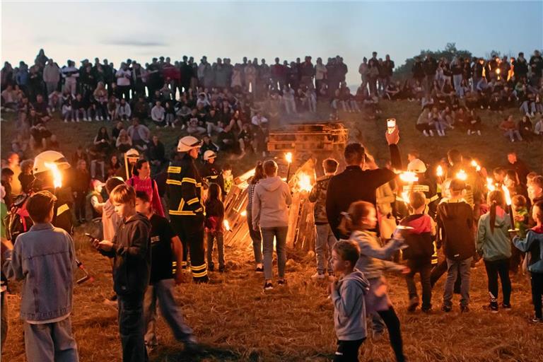 Der traditionelle Fackellauf wird beim Sommerfest wieder stattfinden, so wie beim letzten Wiesafeschd. Archivfoto: Janina Greco