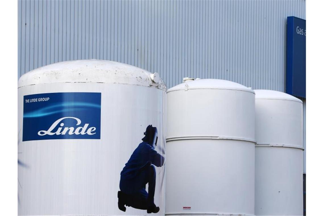 Linde will Jobs in Deutschland abbauen und umziehen Der traditionsreiche Gasekonzern Linde hatte sich vergangenes Jahr mit dem US-Konkurrenten Praxair zusammengeschlossen. Foto: Stephan Jansen/dpa