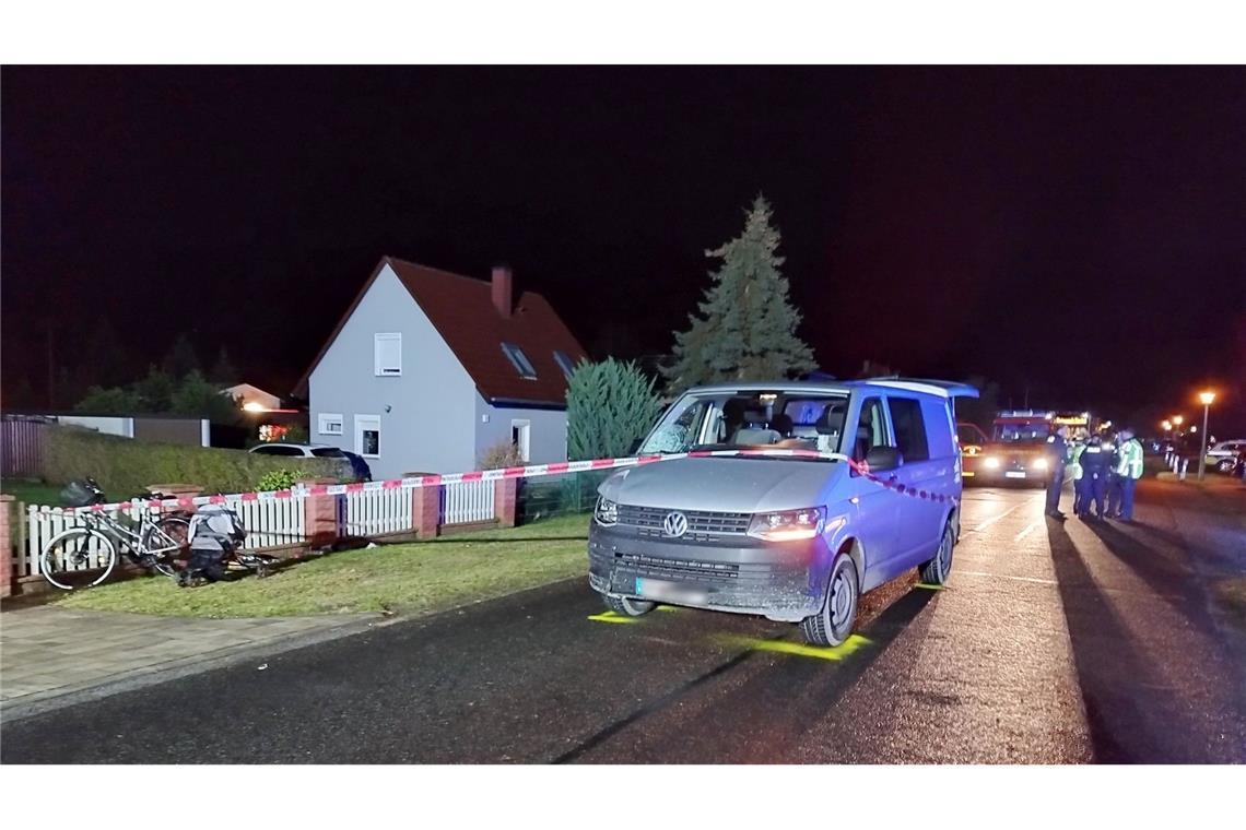 Transporter erfasst Oma und einjährigen Enkel – Frau stirbt
