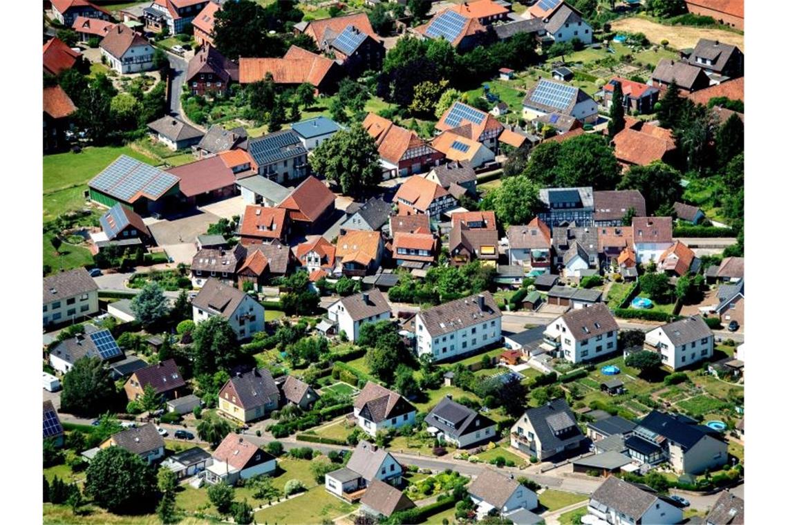 Immobilienexperten: Homeoffice kann Wohnungsmärkte entlasten Der Trend zum Homeoffice kann Immobilienexperten zufolge die Wohnungsmärkte in Großstädten entlasten und eine Chance für das Umland sein. Foto: Hauke-Christian Dittrich/dpa