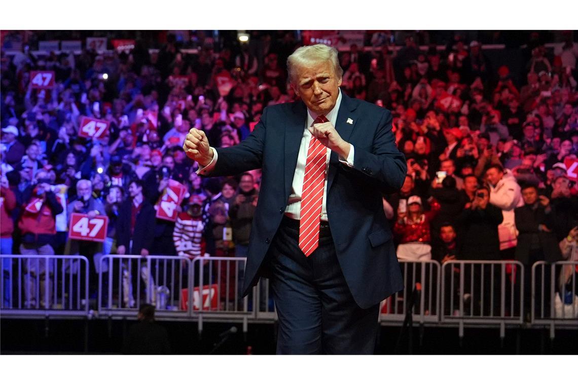 Trump tanzt zu "Y.M.C.A.": Ein Song schallt durch Washington Der "Trump Dance" hat sich längst als Meme im Internet verbreitet.