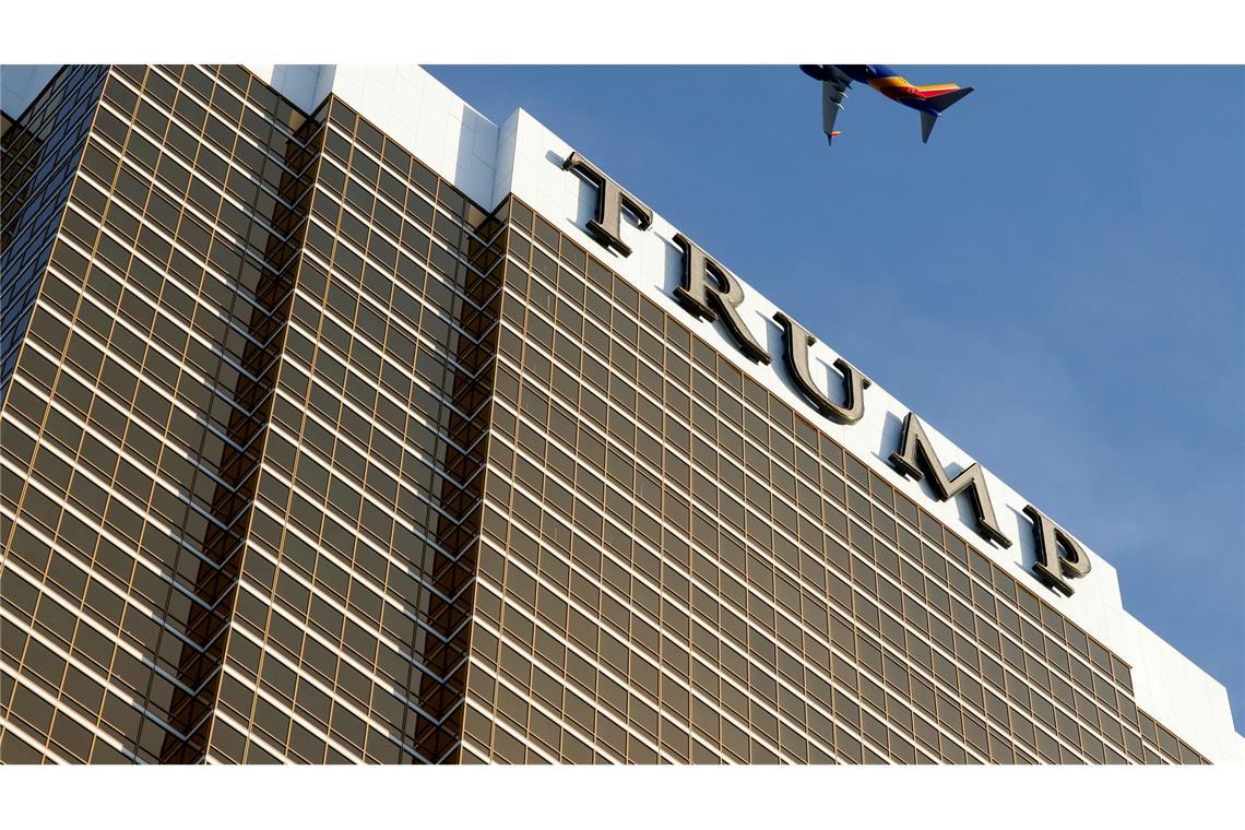 Der "Trump"-Schriftzug prangt an einem Hotel in Las Vegas - an der australischen Gold Coast könnte ein ähnliches Projekt entstehen. (Symbolbild)