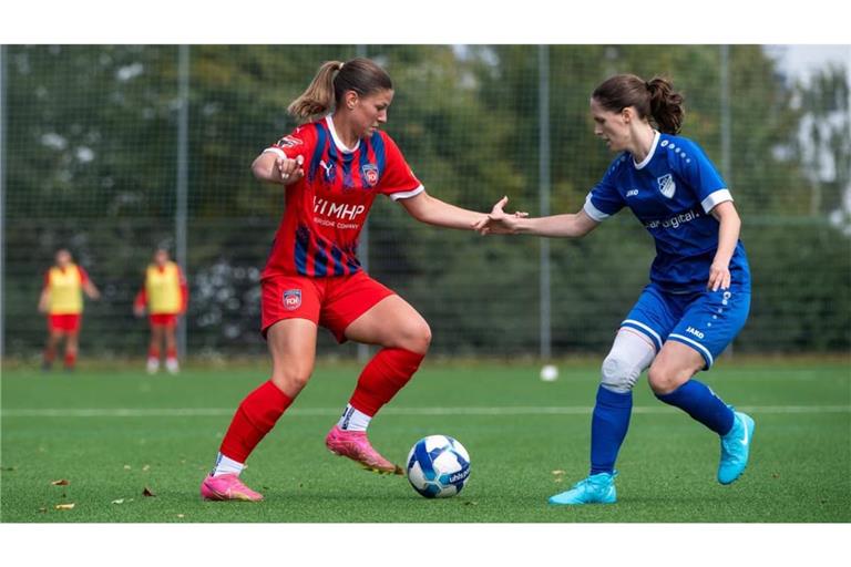 Der TSV Münchingen will nach dem Trainerwechsel&nbsp; in der Verbandsliga möglichst weit oben mitmischen: TSV-Spielerin Annamaria Weiß (re.) gegen Josephine Wild vom FC Heidenheim im WFV-Pokalspiel 2024.