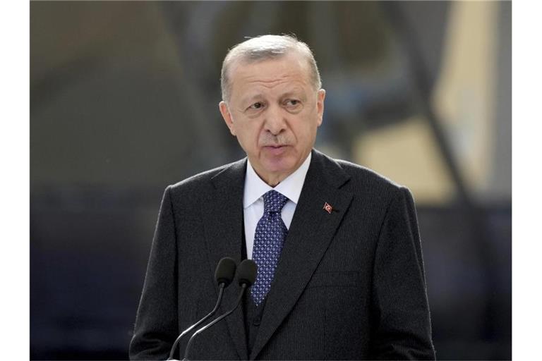 Der türkische Präsident Recep Tayyip Erdogan nennt das Vorgehen Moskaus einen schweren Schlag für den Frieden und die Stabilität in der Region. Foto: Ebrahim Noroozi/AP/dpa