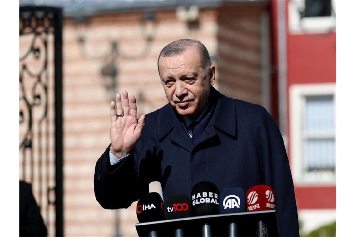EU lockt Türkei mit Zollunion Der türkische Präsident Recep Tayyip Erdogan. Unabhängig vom Erdgasstreit will die EU die Zusammenarbeit mit der Türkei in Bereichen wie Grenzschutz und Bekämpfung illegaler Migration ausbauen. Foto: -/Xinhua/dpa