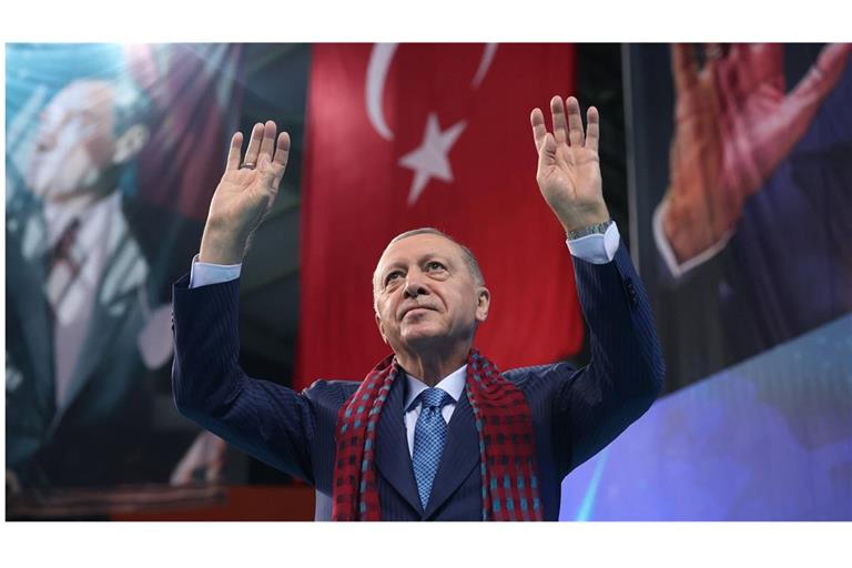 Der türkische Staatschef Recep Tayyip Erdoğan wünscht sich sein Land als die Türkei als dominierende Regionalmacht .