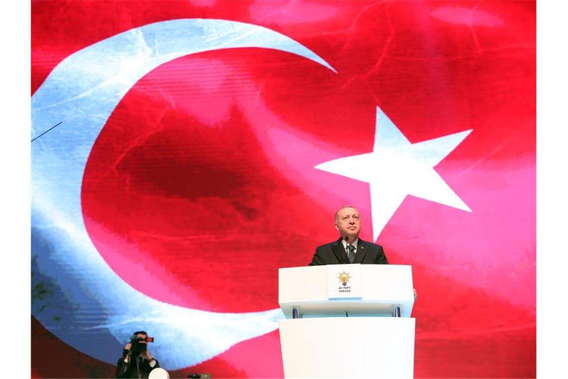 Erdogan fordert faire Lastenteilung bei Flüchtlingen Der türkische Präsident Recep Tayyip Erdogan. Foto: Mustafa Kaya/XinHua/dpa