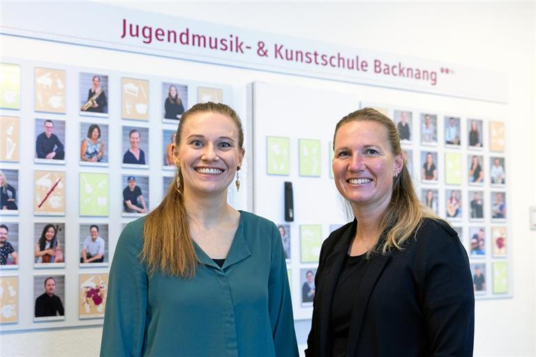 Der Übergang ist vollzogen: Theresa Romes-Bock (links) hat die Schulleitung von Interimsleiterin Hannah Bühler übernommen. Foto: A. Becher 