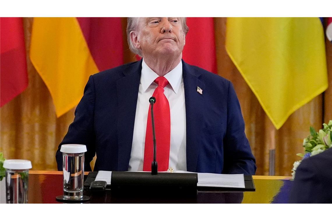 Der Ukraine-Gipfel wurde für ein Telefonat zwischen Trump und Putin unterbrochen.