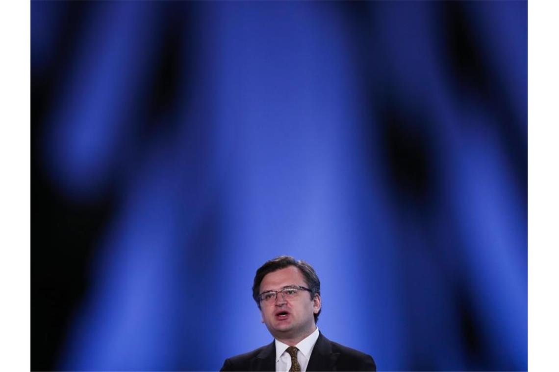 EU-Außenminister beraten über Ukraine-Konflikt Der ukrainische Außenminister Dmitri Kuleba soll bei der Videokonferenz auch dabei sein. Foto: Francisco Seco/AP/dpa