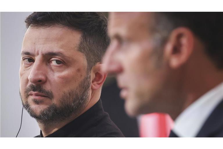 Der ukrainische Präsident Selensky (li.)  und Frankreichs Präsident Macron