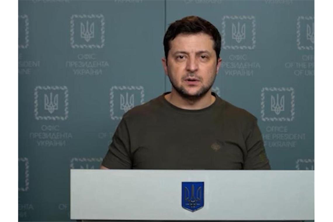 Selenskyj fordert Gespräche mit Putin: „Ich beiße nicht“ Der ukrainische Präsident Selenskyj fordert den russischen Präsidenten Putin zu einem direkten Gespräch auf. Foto: -/Ukrainian President/telegram/dpa