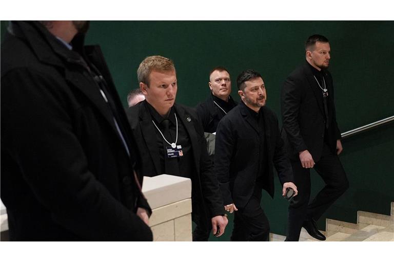 Der ukrainische Präsident Selenskyj in Davos, wo er sagte, dass Vertreter der USA, der Ukraine und Russlands über Bedingungen für ein Ende des Ukraine-Krieges reden wollen.