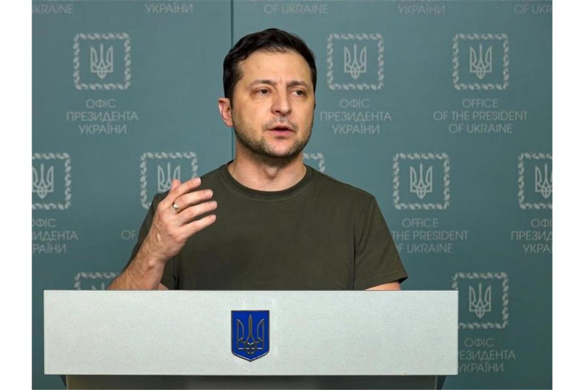 Medien: Verhandlungen zwischen Kiew und Moskau Montagmorgen Der ukrainische Präsident Wolodymyr Selenskyj bei einer Rede zur Nation. Am Morgen sollen laut Medienberichten Verhandlungen mit Russland stattfinden. Foto: Uncredited/Ukrainian Presidential Press Office/dpa