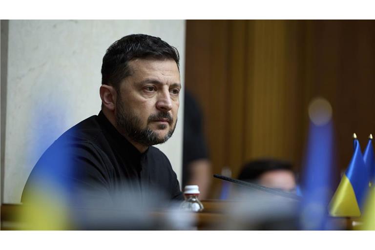 Der ukrainische Präsident Wolodymyr Selenskyj berichtet von geplanten Gesprächen mit Russland am Mittwoch.