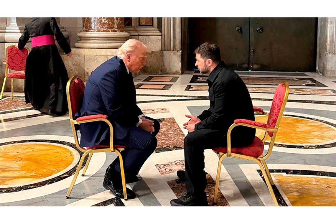 Rubio drängt Ukraine und Russland zu schnellem Abkommen Der ukrainische Präsident Wolodymyr Selenskyj betont in Rom bei den Treffen mit US-Präsident Donald Trump, dass Kiew bereit sei zu einem bedingungslosen Waffenstillstand.