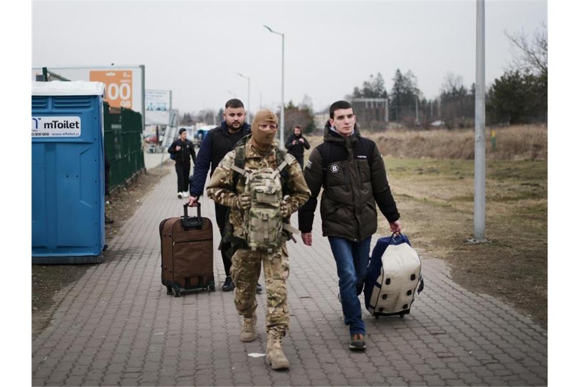 Der ukrainische Präsident Wolodymyr Selenskyj hatte eine Zahl von 16.000 ausländischen Kämpfern als Ziel ausgegeben - diese Marke soll bereits überschritten sein. Foto: Markus Schreiber/AP/dpa