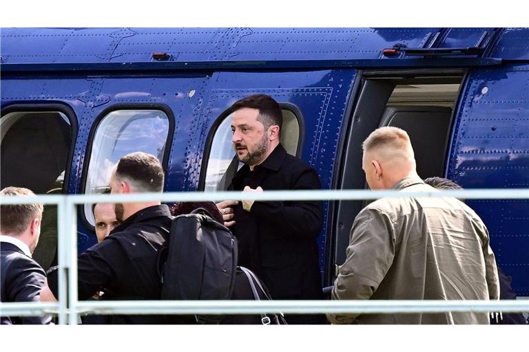 Der ukrainische Präsident Wolodymyr Selenskyj landete mit einem Hubschrauber am Kanzleramt.