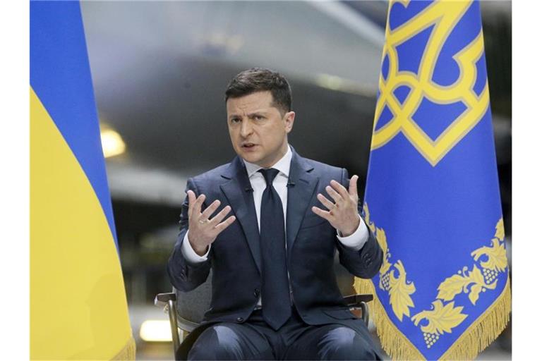 Der ukrainische Präsident Wolodymyr Selenskyj spricht während einer Pressekonferenz. Foto: Efrem Lukatsky/AP/dpa
